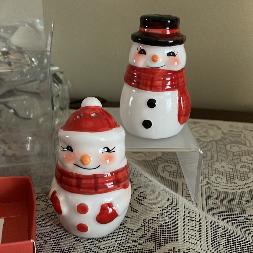 NIB WONDERLAND Retro Snowman Salt & Pepper - ADORABLE!